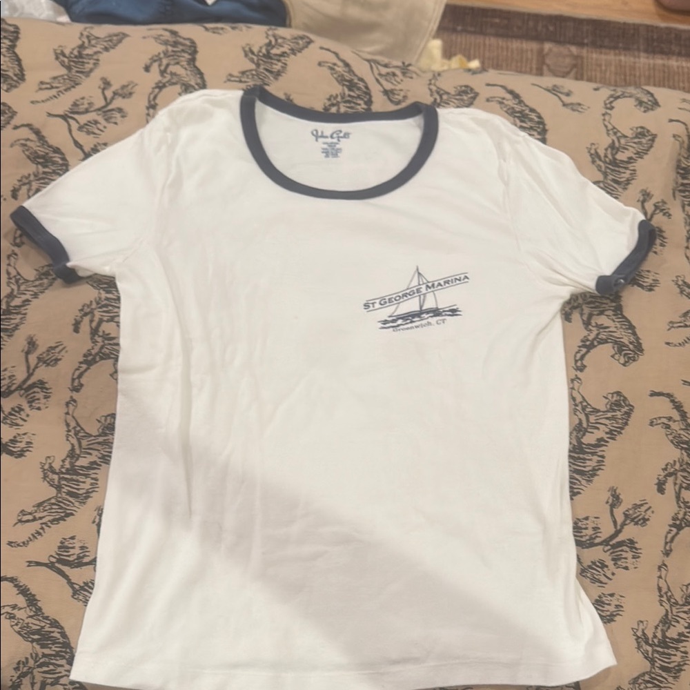 Brandy Melville short sleeve shirt worn once 🩵🩵🤍🤍